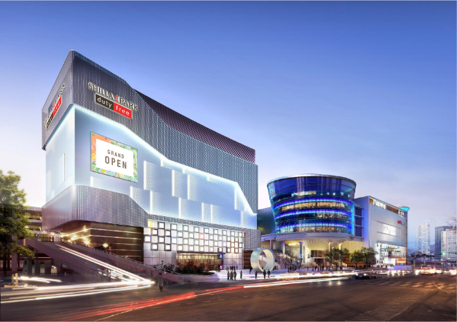 HDC신라면세점이 관세청의 시내면세점 특허 갱신 심사를 통과하며 2030년 12월까지 영업을 이어가게 됐다.