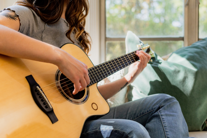 야마하 신형 트랜스어쿠스틱 기타 ‘TAS3CNT’