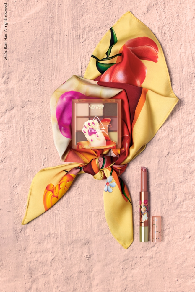 3CE가 국내 디지털 아티스트 람한 작가와 협업한 ‘3CE 스카프 에디션(Scarf Edition)’을 출시했다.