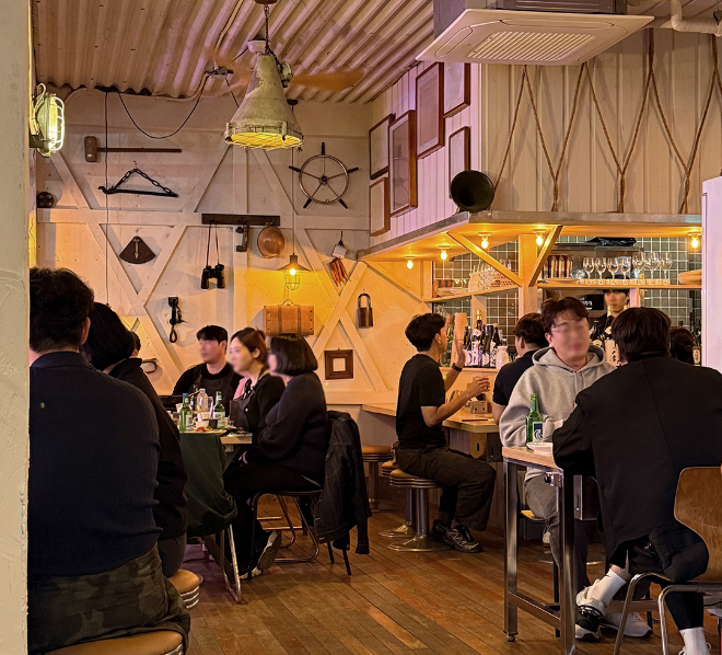 부산의 로컬 캐주얼 어묵 브랜드 부사노뎅(釜山おでん)이 세 번째 매장인 남포점을 새롭게 열었다.