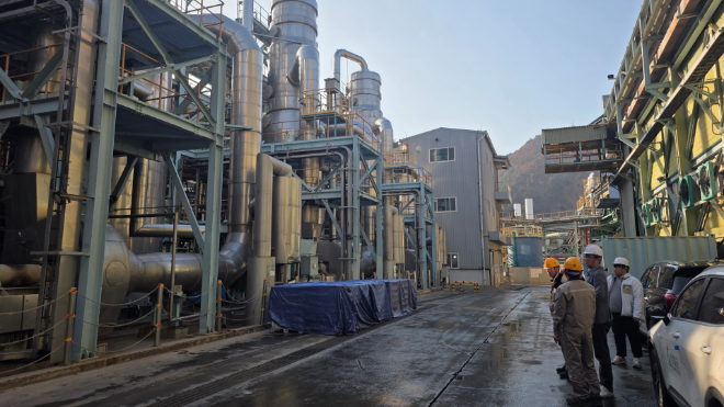 강원 영월군청 전략산업팀 관계자들이 경북 봉화군 영풍 석포제련소에 설치된 폐수 무방류 시스템(ZLD)을 둘러보고 있다. ⓒ영풍