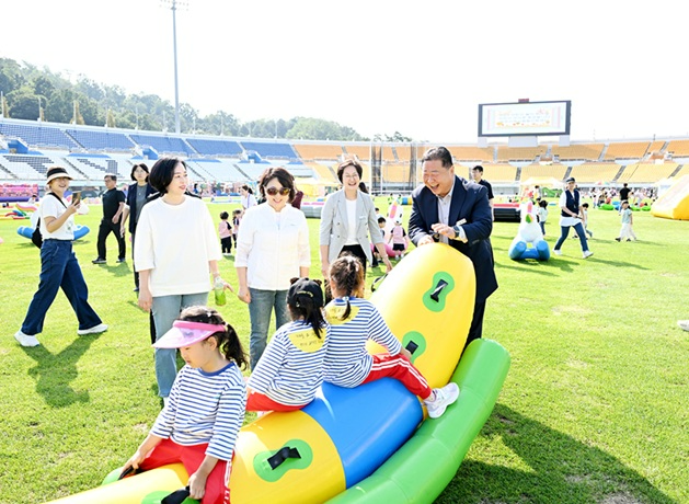'아이들이 즐겁고 행복하게 자라나야 파주의 미래도 밝다' 지난해 9월 27일 어린이놀이 한마당 사진 (파주시 제공)