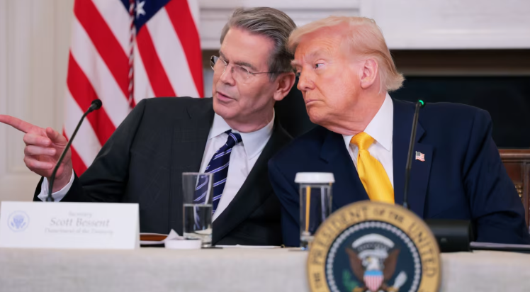 (상보) 트럼프, 베선트 향해 “연준 금리인하 설득 못하면 해고”