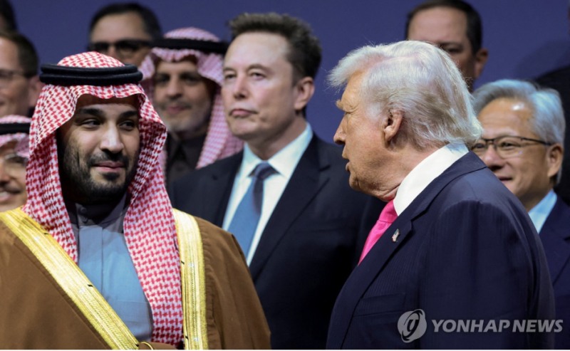 트럼프 행정부는 19일(현지시간) 사우디와 UAE에 엔비디아의 최첨단 AI 칩 수출을 허용했다. 사진=로이터통신, 연합뉴스