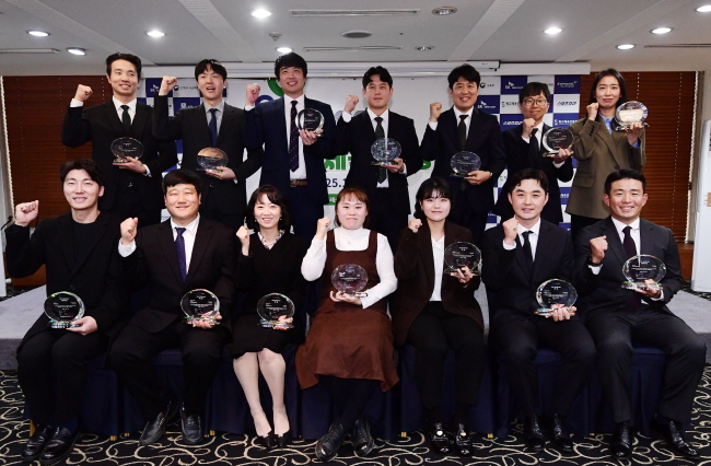 2025 학교체육 대상 수상자들이 포즈를 취하고 있다. /스포츠조선