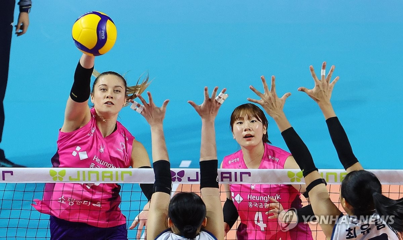 공격하는 레베카 / 사진=연합뉴스