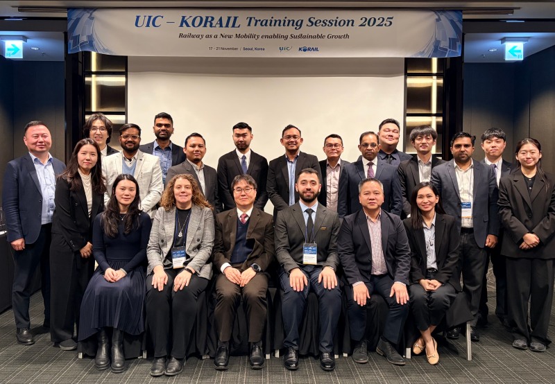 한국철도공사(코레일)가 17일부터 21일까지 닷새 동안 ‘국제철도연맹(UIC) 아시아·태평양 지역 회원국 초청연수’를 진행하고 수료식을 개최했다./한국철도공사