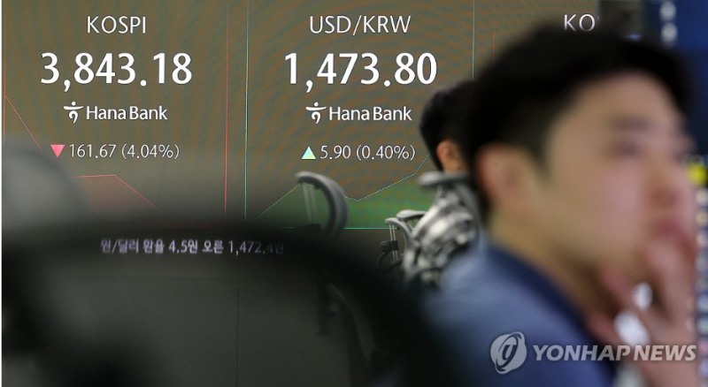 한국을 비롯해 일본 대만 등 아시아 주요증시가 새벽 뉴욕증시에서의 반도체주 급락 영향으로 일제히 큰 폭으로 떨어졌다. 사진=연합뉴스