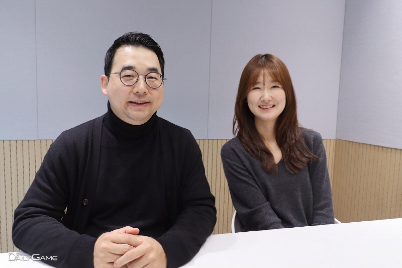 라이온하트 스튜디오 인사총무실 신수백 실장(왼쪽)과 이수연 사원.