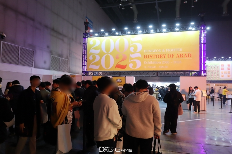 '던전앤파이터' 20년 역사를 시즌과 주요 업데이트 별로 나누어 전시한 '아라드역사관(History of ARAD).