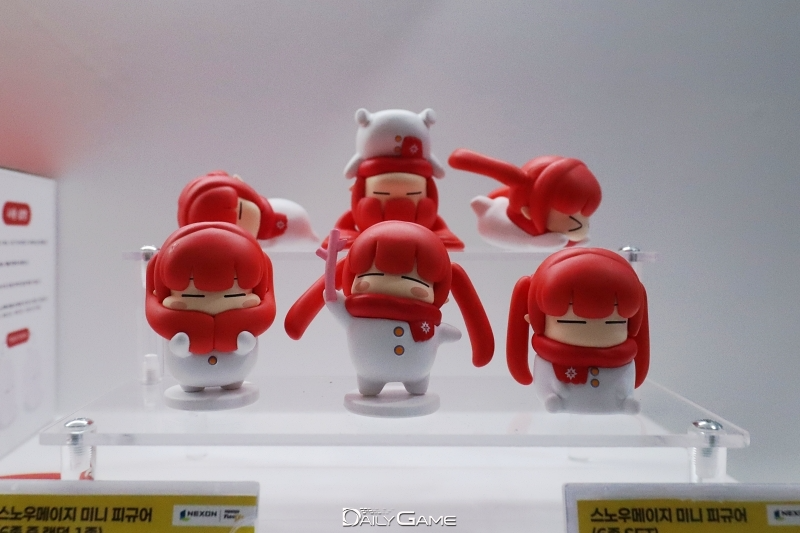 귀여운 모습으로 완성된 스노우메이지 미니 피규어.