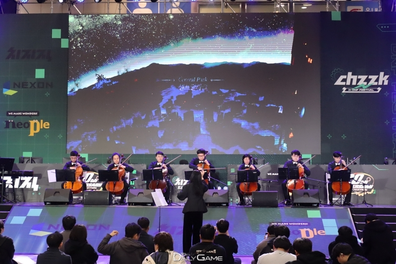 네오플 중증 발달장애인 연주단이 '던전앤파이터'와 '퍼스트 버서커: 카잔' OST를 멋지게 연주하며 관람객을 맞이했다.