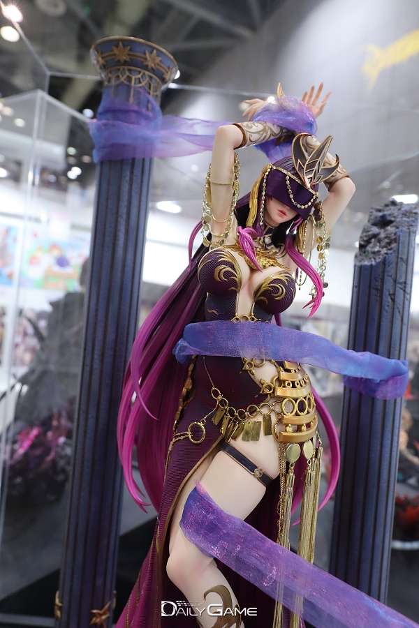 멋진 조형으로 완성된 미의 여신 베누스. 그로기 패턴은 천으로 묘사돼 생동감을 더했다.