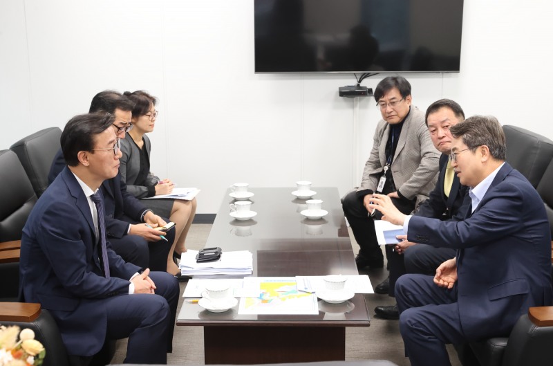 김동연 지사, 전재수 해양수산부 장관과 면담