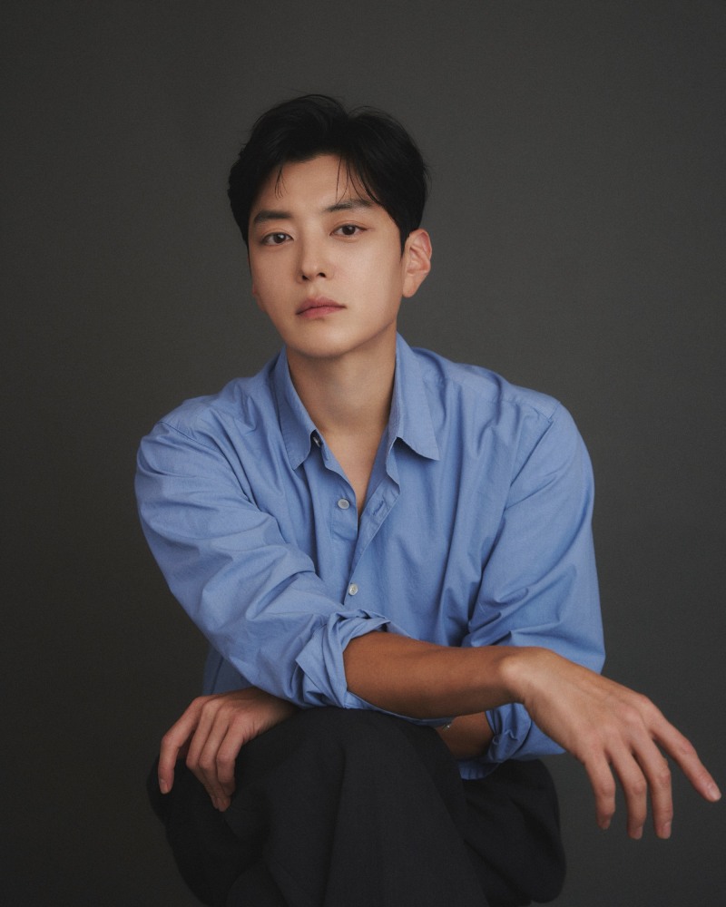 장승조, ‘클래식 섹시’ 부르는 새 프로필 공개