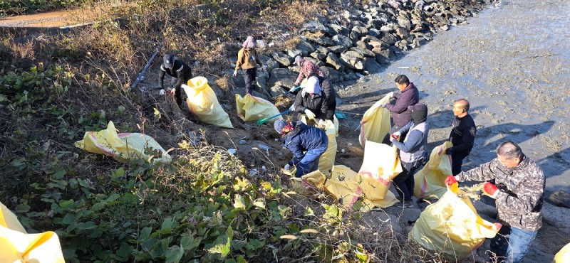 해양쓰레기 수거 현장 (사진제공=신안군)