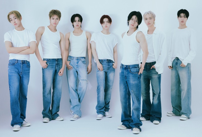 뉴비트, 데뷔 9개월 만에 신인상 수상…아이튠즈·유튜브 점령한 상승세