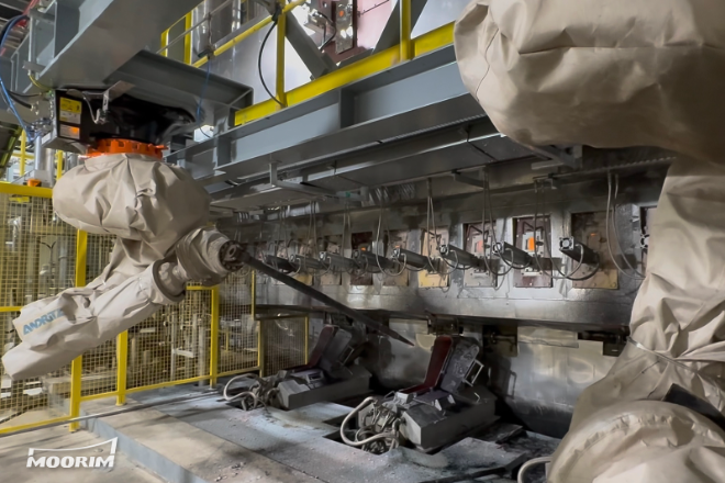 무림P&P 울산공장의 신규 친환경 고효율 회수 보일러 내부 자동화 설비. 펄프 제조 과정에서 발생하는 바이오매스 ‘흑액’을 연료로 전기와 스팀을 생산하는 친환경 설비로, 국내 유일의 흑액 기반 바이오매스 에너지 시스템이다./ 사진제공=무림페이퍼