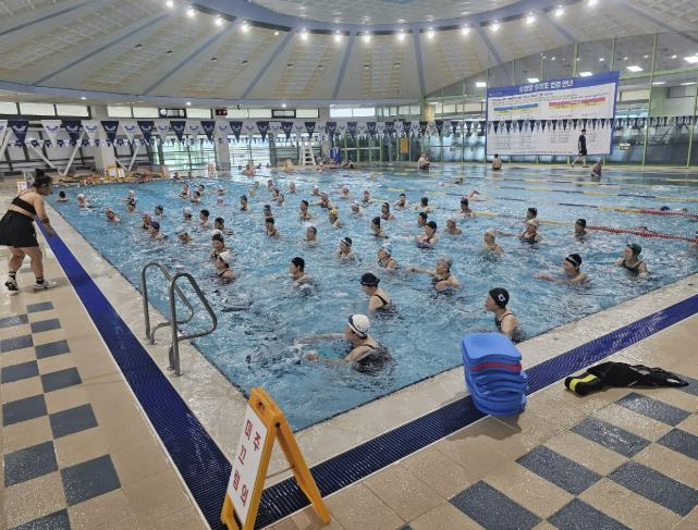 충주시, 어르신 수중운동교실 ‘효과 만점’ (이미지 제공=충주시)