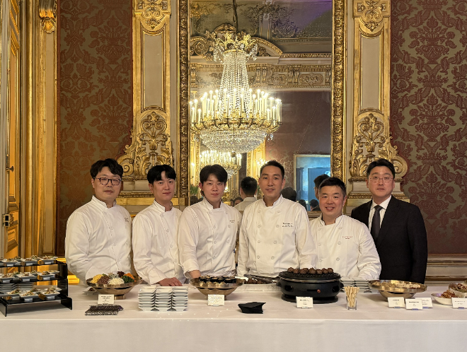 '라 리스트 10주년 어워즈' 칵테일 리셉션에서 한식을 선보인 서울신라호텔 셰프들 ⓒ 호텔신라