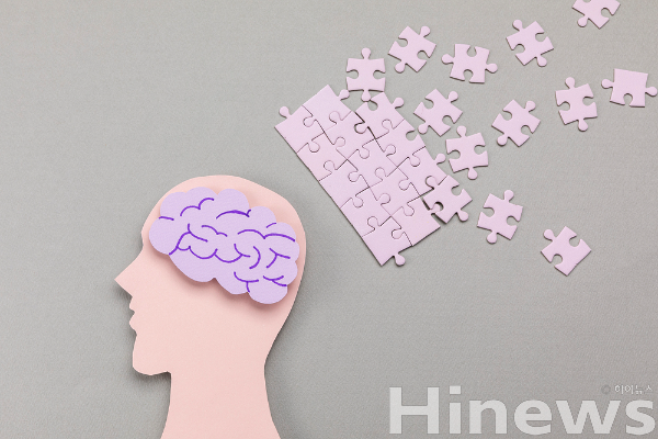 퇴행성 뇌질환과 치매는 완치가 어렵지만 조기 진단과 생활 습관 관리로 진행 속도를 늦출 수 있다. (사진 제공=클립아트코리아)