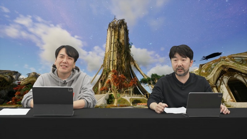 엔씨소프트 소인섭 사업실장(왼쪽)과 김남준 PD가 긴급 라이브 방송에서 이용자 질문에 성실하게 답하며 신뢰를 쌓았다(출처='아이온2' 유튜브).