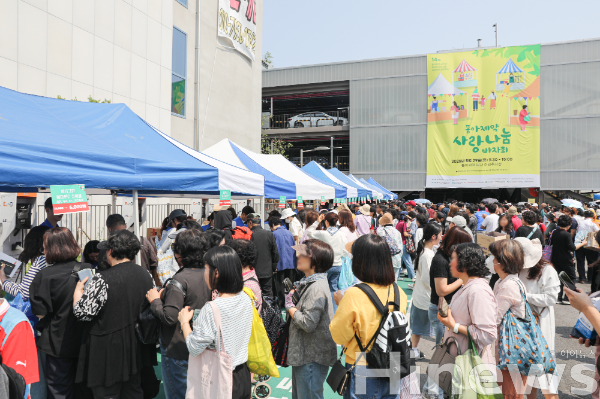 지역 상생과 기부 문화확산을 위한 자선행사인 '제14회 동아제약 사랑나눔바자회' 현장 모습 (사진 제공=동아제약)