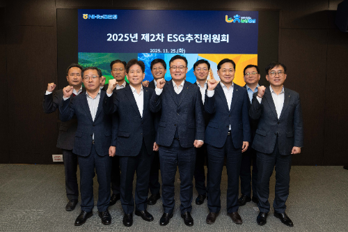 25일 서울 중구 본사에서 '2025년 제2차 ESG추진위원회'를 개최했다.(사진 가운데 최동하 수석부행장) / 사진 =NH농협은행