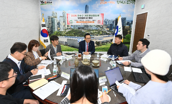 이재호 연수구청장이 ‘2025년 개인형 이동장치 교통안전협의체 실무회의’를 열고 있다.