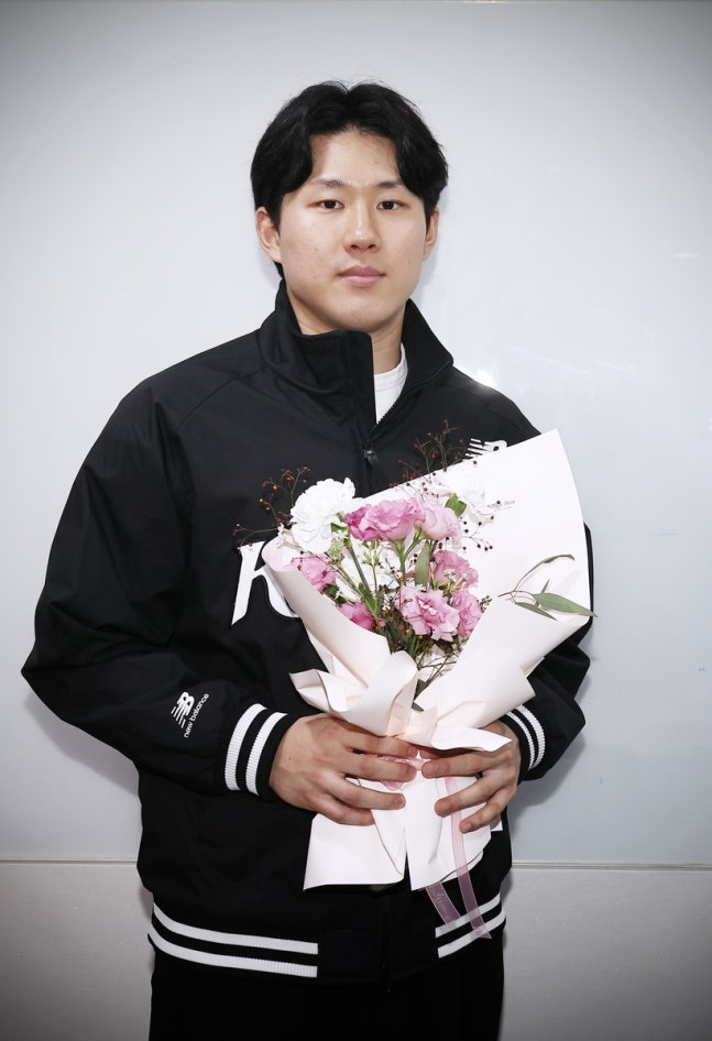 최원준, kt와 계약