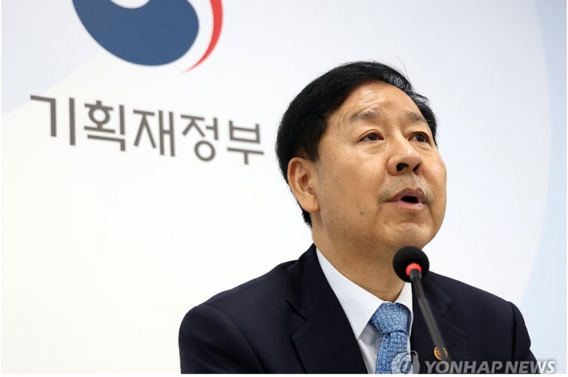 구윤철 부총리가 26일 기자간담회에서 "국민연금 등과 뉴프레임워크 구축을 논의하고 있다"고 밝혔다. 사진=연합뉴스