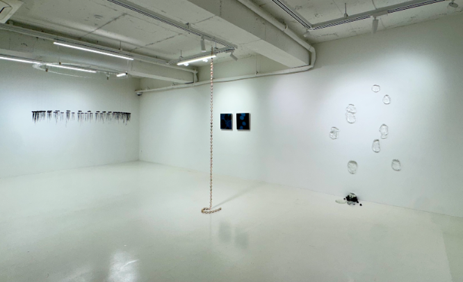 ‘접촉의 순간’에 드러나는 네 개의 감각