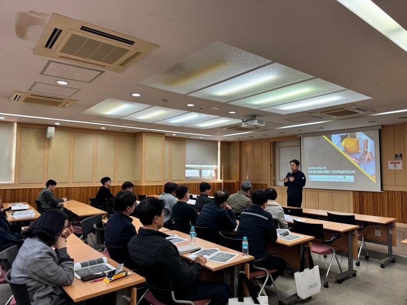 고용노동부 양산지청(권구형 지청장)과 안전보건공단 경남동부지사(심연섭 지사장)는 26일 관내 공공부문 안전보건 종사자를 대상으로 중대재해 감축 긴급 안전보건교육을 실시했다./안전보건공단 경남동부지사