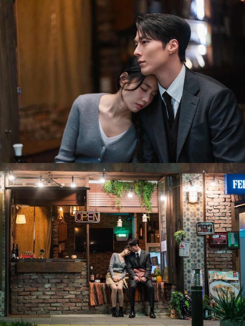 ‘키스는 괜히 해서!’ 장기용, 잠든 안은진 바라보는 애틋 눈빛