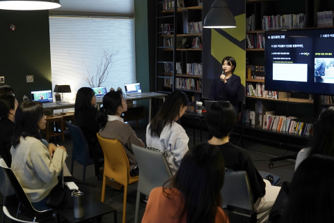 다섯 번째 프로젝트 줌인 세미나에서 시각장애 학생 인터넷 강의 접근성 향상 프로젝트를 주제로 이하늘 매니저가 발표를 진행했다.