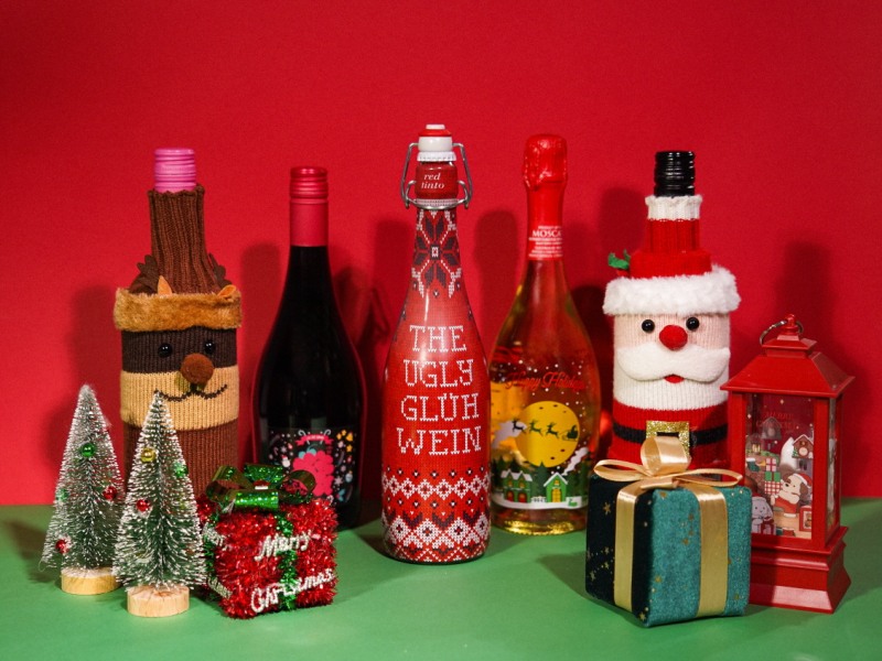 크리스마스 와인 5종.(왼쪽부터 빌라엠 로쏘, 썸, 어글리글루바인, 산테로 모스카토,빌라엠 비앙코)/아영FBC