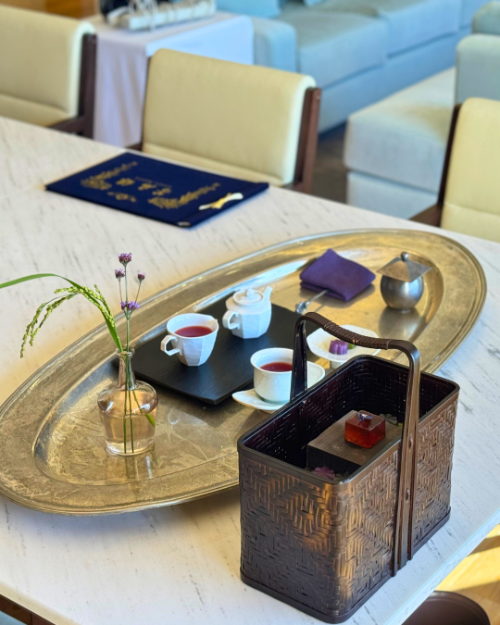 '인스타 필수템' 비비비당 트럼프 찻상 세트, 외국인 SNS서 관심 UP