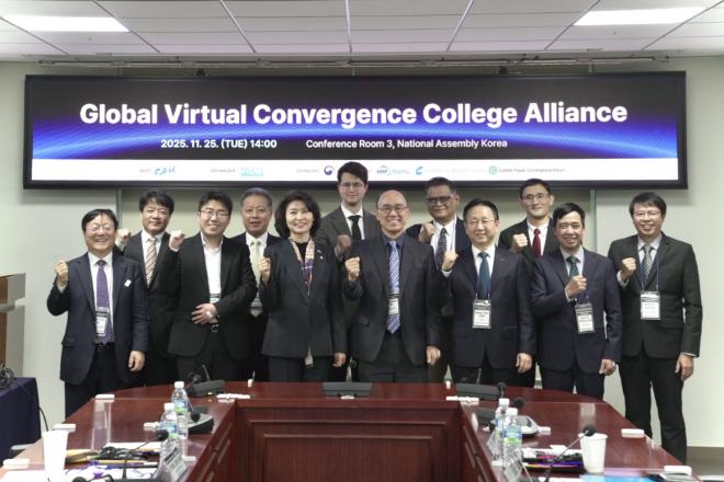 (왼쪽부터) 이찬규 중앙대 행정부총장, 고석범 학교법인 중앙대학교 상임이사, 구본억 교육부 인재양성지원과 과장, 성맹제 중앙대 연구부총장, 강경숙 조국혁신당 의원, 아틸라 팔팔루시 헝가리 모홀리-나기 예술공과대 센터장, 위정현 중앙대 가상융합대학장, 투툰 주하나 인도네시아 반둥공과대학교 학장, 박광용 중앙대 교학부총장, 에센겔디 주마딜로프 키르기스스탄 살림베코프대학교 총장, 응웬 쩡 키엔 베트남 우정통신기술대학교 부총장, 워라윗 잔차이 태국 치앙마이대학교 학장. (사진제공=중앙대)