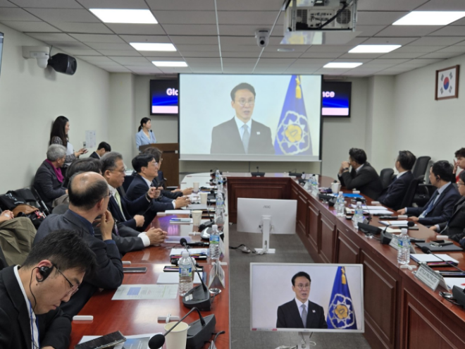 김민석 국무총리가 온라인을 통해 영상으로 축사를 하고 있다. (사진제공=중앙대)