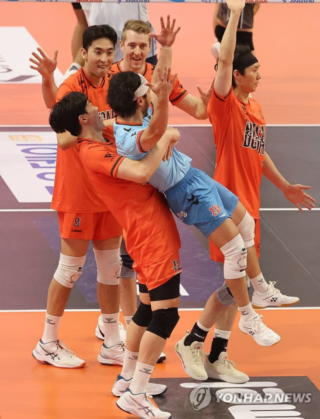 OK저축은행 신영철 감독의 300승...V리그 역사에 남다, 삼성화재 상대로 3-0 셧아웃 승리