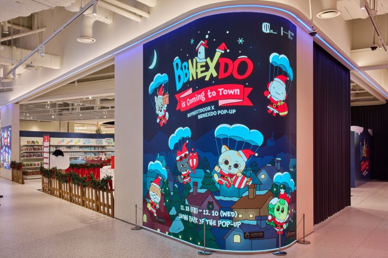 보이넥스트도어, 공식 캐릭터 ‘쁘넥도’ 팝업 개최…연말 분위기 살린 사랑스러운 공간 마련