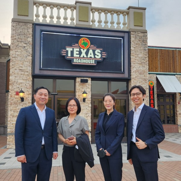 미군부대 평택 캠프 험프리스에 방문한 법무법인 선린 변호사들 / 김상수 대표변호사 왼쪽에서 첫번째