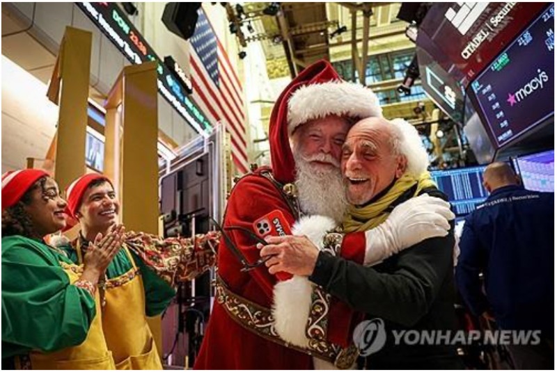 뉴욕증시 3대지수가 28일(현지시간) 오후 1시 조기폐장한 가운데 추수감사절 기대감에 일제히 상승 마감했다. 사진=연합뉴