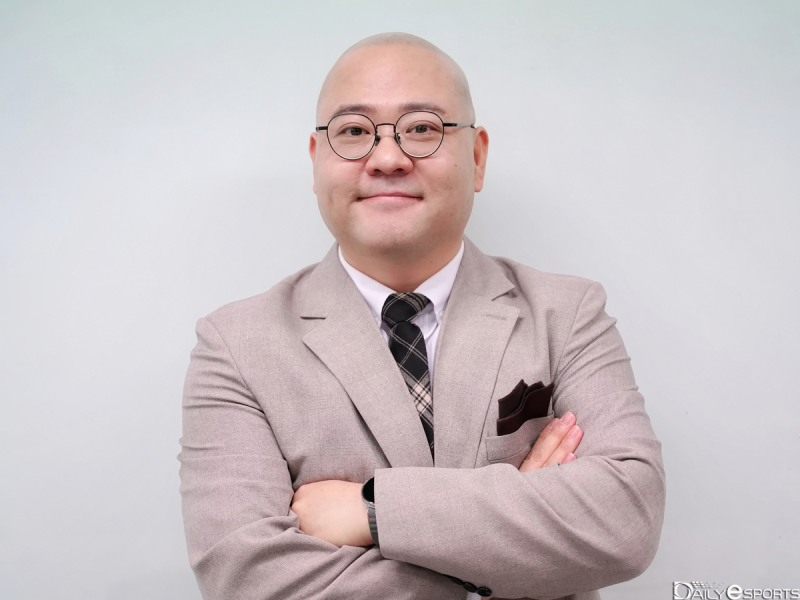 서든어택 챔피언십의 중요한 순간을 이야기한 온상민 해설위원.