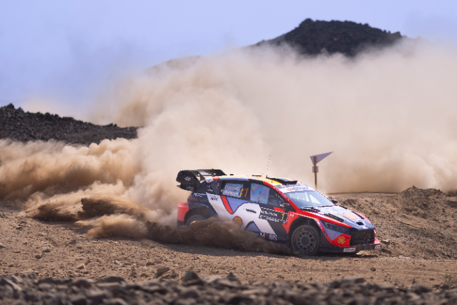 '2025 WRC' 사우디 아라비아 랠리에서 질주하는 현대차 월드랠리팀 'i20 N Rally1' 차량. ⓒ현대자동차