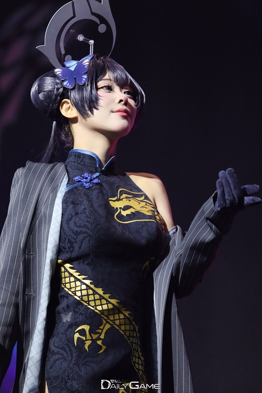 키사키로 분장한 코스어가 도도한 매력을 뽐냈다.