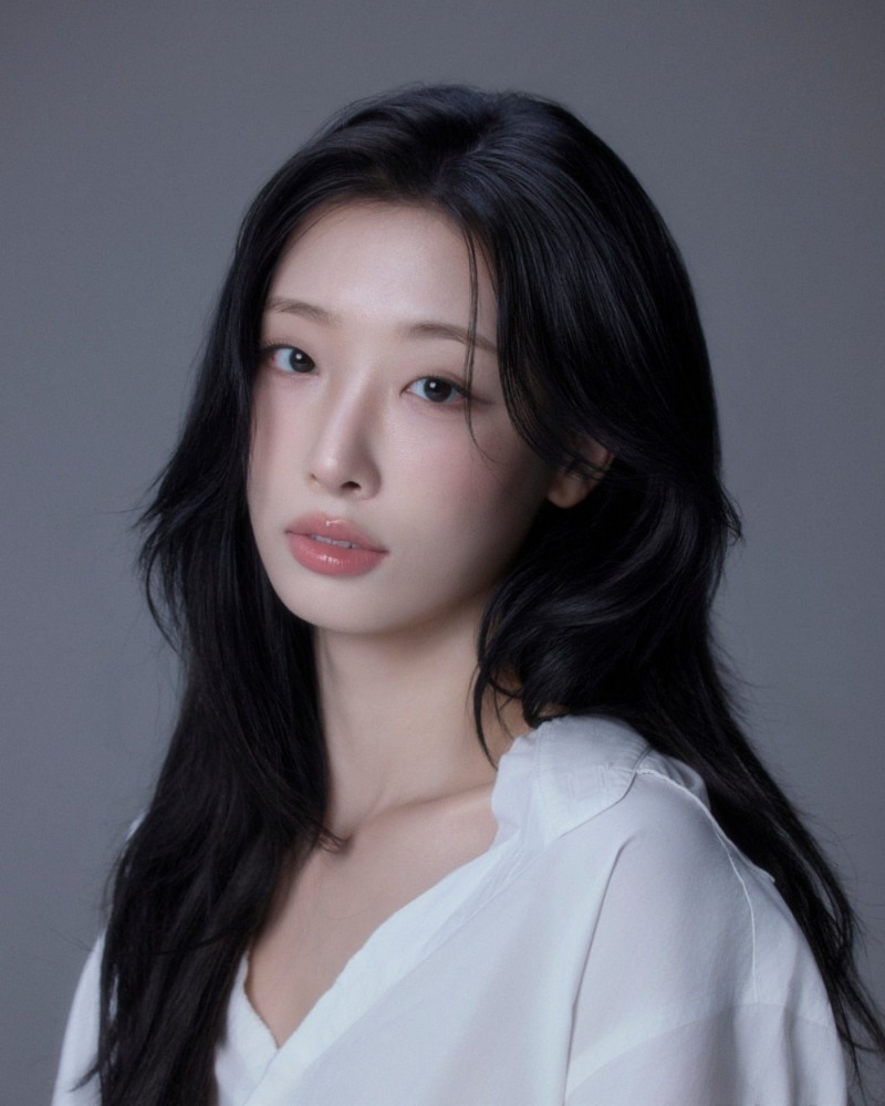 류다인, 새 프로필 공개…‘청초+시크’ 다채로운 아우라 물씬