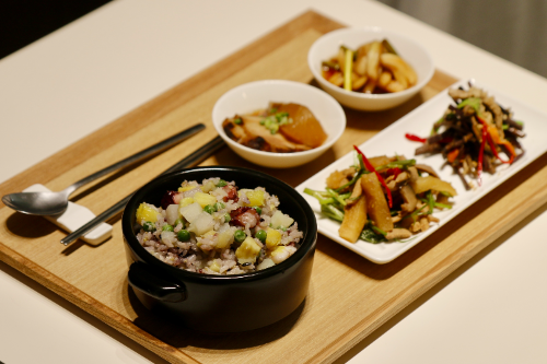 CJ프레시웨이 급식 메뉴 '향토정찬' 한상차림 사진 / 사진 = CJ프레시웨이