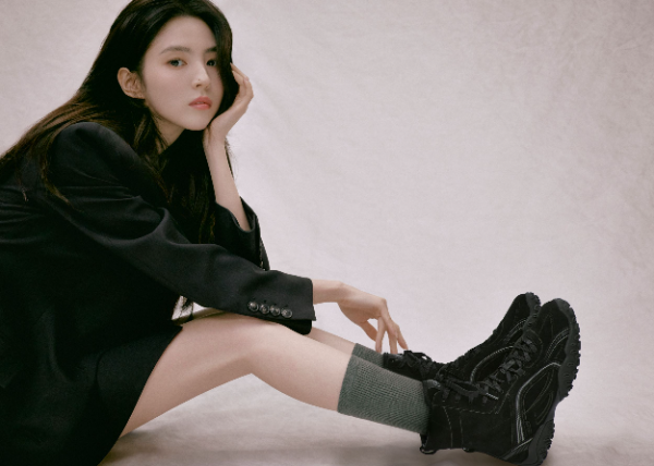 휠라, 한정판 스니커즈 ‘한소희 컬래버레이션 에디션’ 출시