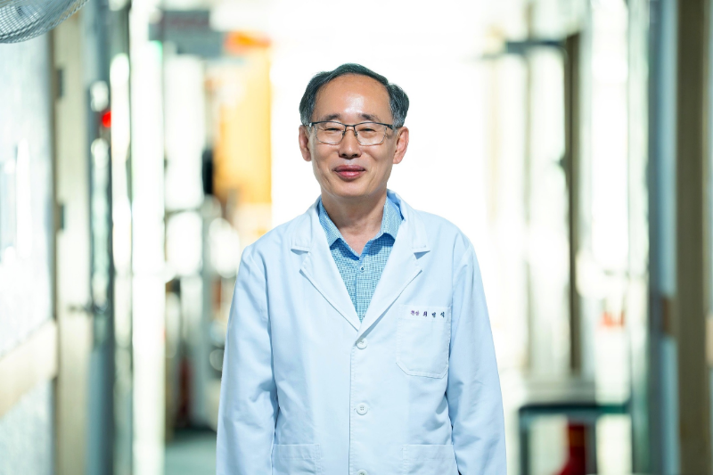 제5회 김우중 의료인상을 수상한 최명석 심장혈관흉부외과의(신안대우병원 원장)